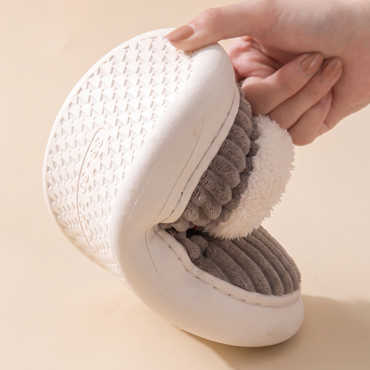 Semelle souple et antidérapante des chaussons Cocon Femme Taupe